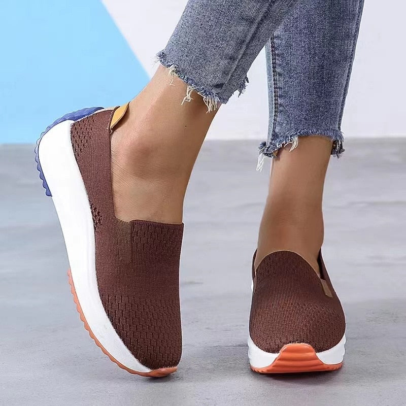 Luz - Slip On Sneakers i Mesh med Kontrasterande Sula